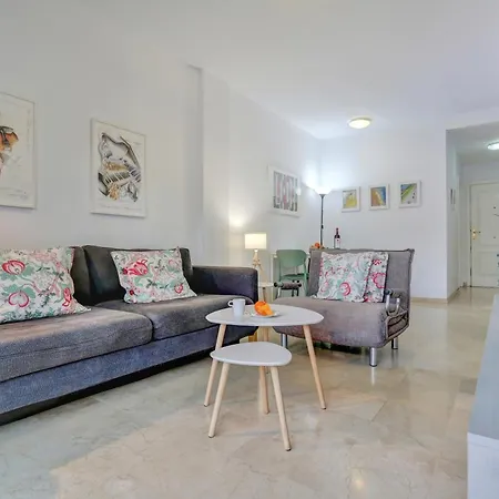 Great Holidays, Los Balandros, Pools, Parking شقة